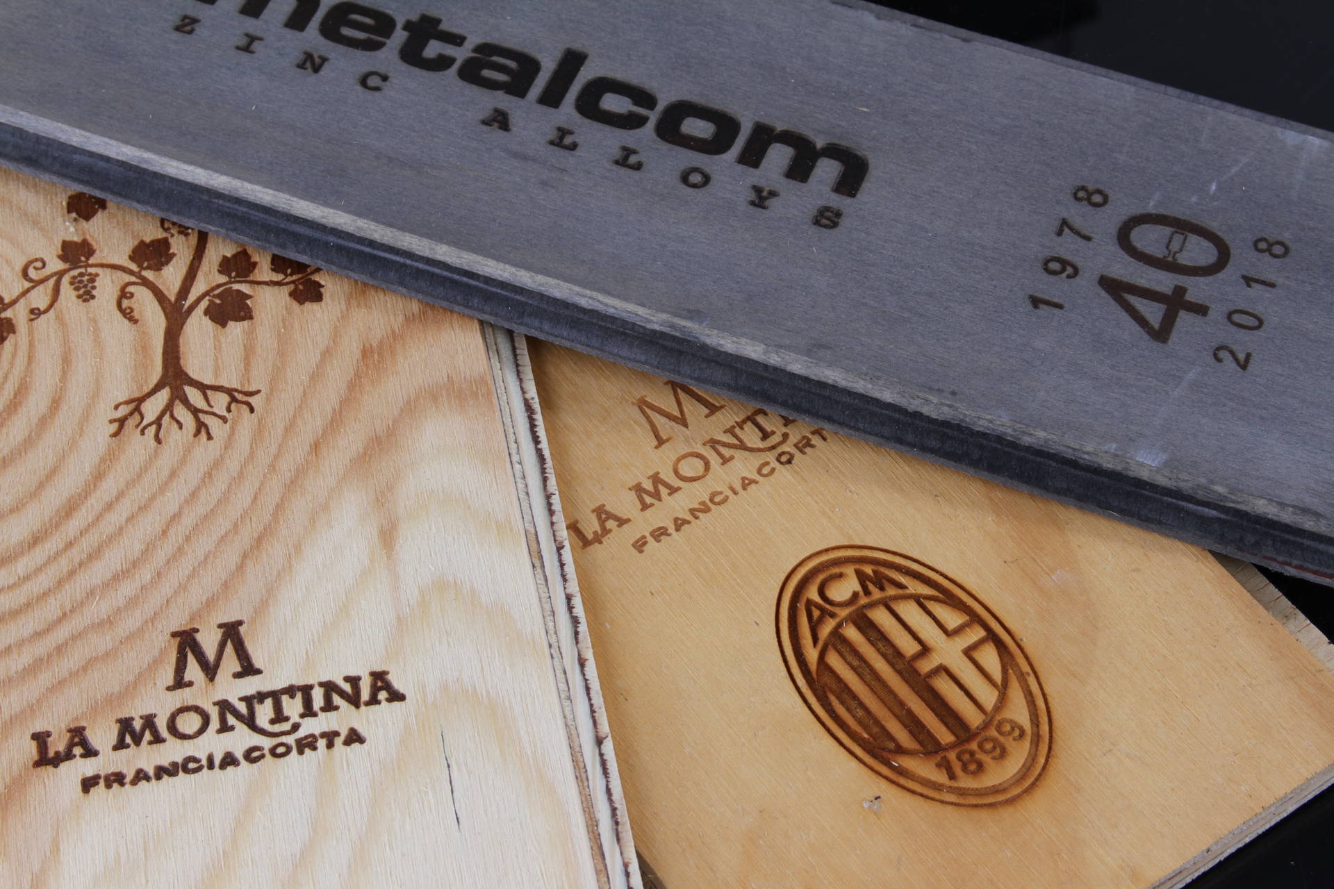 Cassette-legno-personalizzate-con-logo-aziendale-La-Montina-Franciacorta.jpg